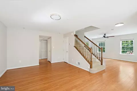 Living - 43420 Edgecliff Ter, Ashburn, VA 20147 photo 3 of 5