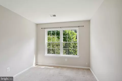 Bedroom - 43420 Edgecliff Ter, Ashburn, VA 20147 photo 3 of 4