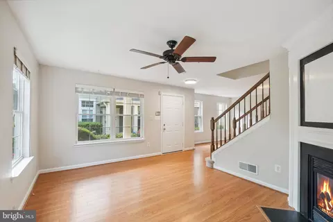 Living - 43420 Edgecliff Ter, Ashburn, VA 20147 photo 1 of 5