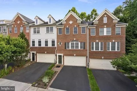 20360 Center Brook Sq, Sterling, VA 20165
