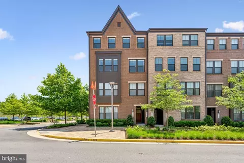 45157 Kincora Dr, Sterling, VA 20166