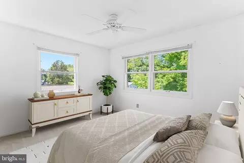 Bedroom - 1608 E Jefferson Ct, Sterling, VA 20164 photo 4 of 6