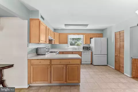 Kitchen - 1608 E Jefferson Ct, Sterling, VA 20164 photo 2 of 4