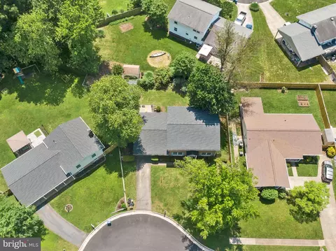 View/Area - 1608 E Jefferson Ct, Sterling, VA 20164 photo 2 of 6