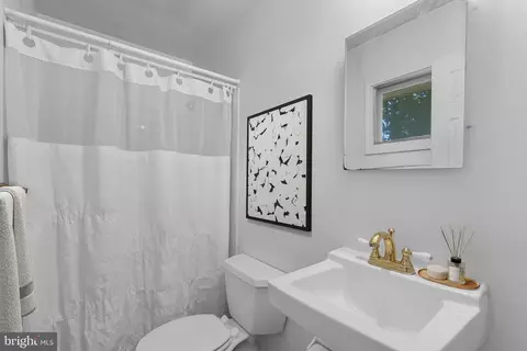 Bath - 1608 E Jefferson Ct, Sterling, VA 20164 photo 1 of 2