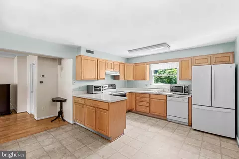 Kitchen - 1608 E Jefferson Ct, Sterling, VA 20164 photo 3 of 4