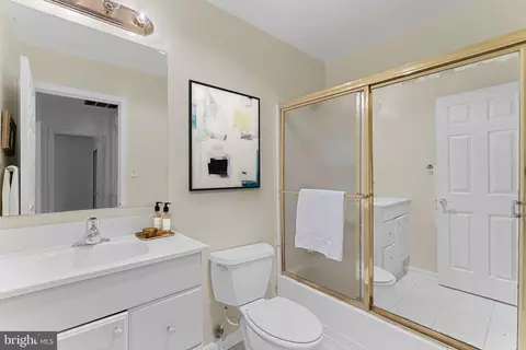 Bath - 1608 E Jefferson Ct, Sterling, VA 20164 photo 2 of 2