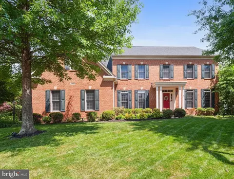 25774 Mayville Ct, Chantilly, VA 20152