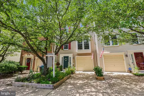 25451 Carberry Dr, Chantilly, VA 20152