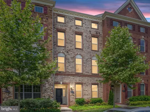 43168 Luttrell Sq, Ashburn, VA 20148 photo 2