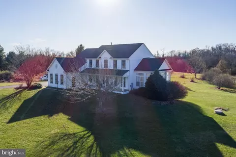 39285 Charles Town Pike, Hamilton, VA 20158
