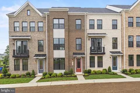 42091 Shining Star Sq, Ashburn, VA 20148