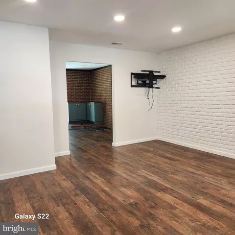Living - 203 Summers Ct, Sterling, VA 20164 photo 2 of 2