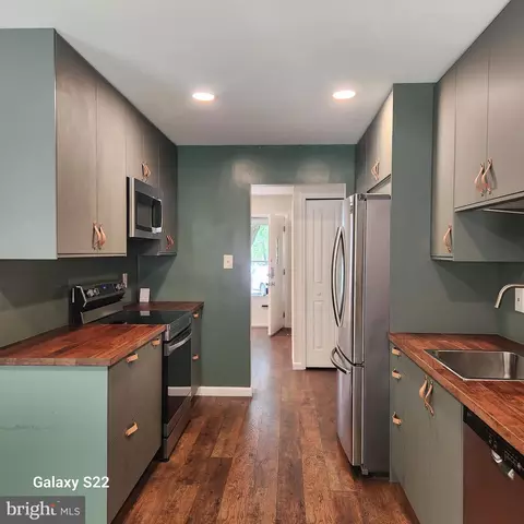 Kitchen - 203 Summers Ct, Sterling, VA 20164 photo 1 of 2