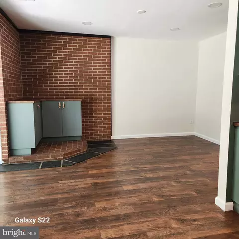 Living - 203 Summers Ct, Sterling, VA 20164 photo 1 of 2