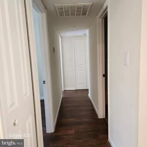 Entry Way - 203 Summers Ct, Sterling, VA 20164 photo 2 of 3