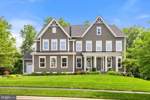 41251 Chatham Green Cir, Aldie, VA 20105