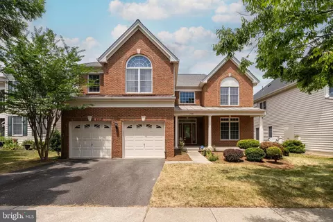 25830 Donegal Dr, Chantilly, VA 20152