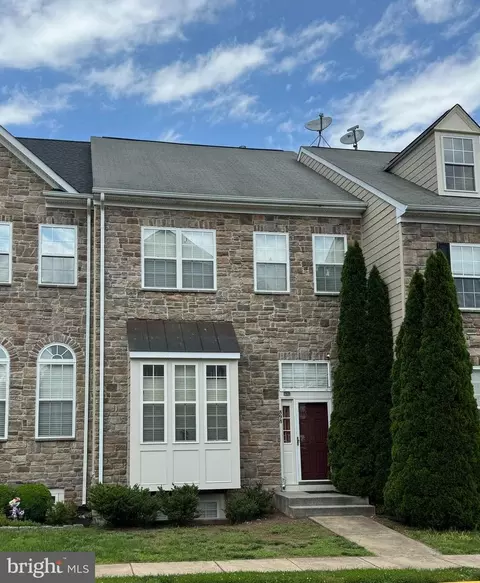 898 Buttonwood Ter NE, Leesburg, VA 20176