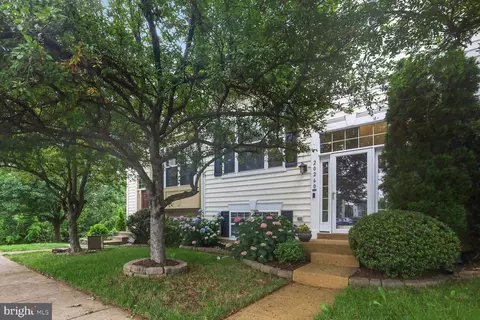 20260 Sprucegrove Sq, Ashburn, VA 20147