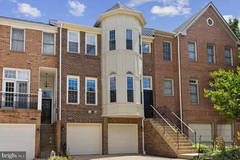 47695 Whirlpool Sq, Sterling, VA 20165