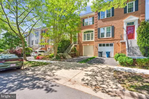 43003 Golf View Dr, Chantilly, VA 20152 photo 4