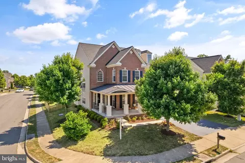 42190 Frontier Spring Dr, Chantilly, VA 20152