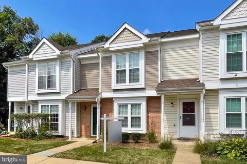 106 Saint Charles Sq, Sterling, VA 20164