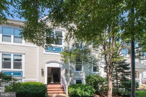 20577 Snowshoe Sq #202, Ashburn, VA 20147