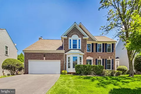 20674 Settlers Point Pl, Sterling, VA 20165