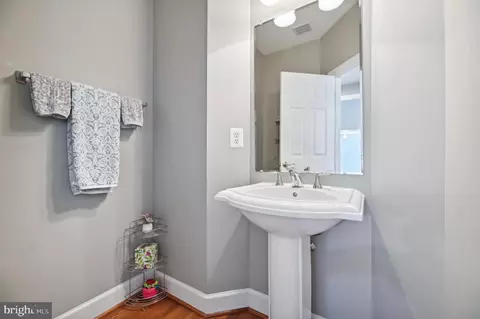 21955 Traction Pl, Sterling, VA 20164 photo 17