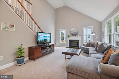 21955 Traction Pl, Sterling, VA 20164 photo 6