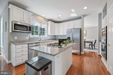21955 Traction Pl, Sterling, VA 20164 photo 11