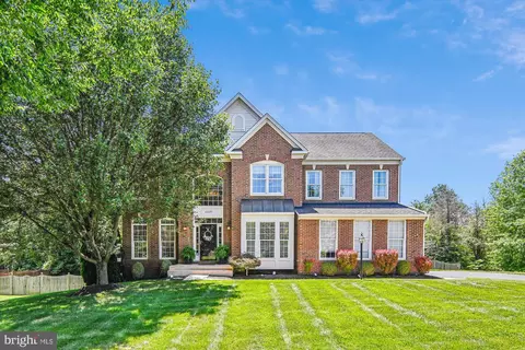 42253 Providence Ridge Dr, Chantilly, VA 20152