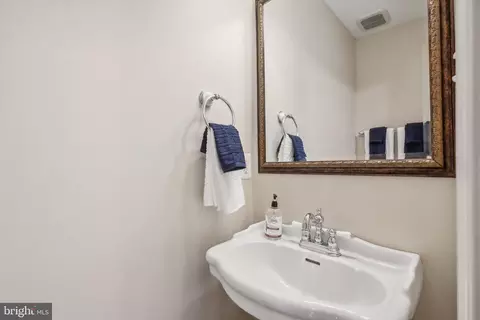 20403 Baseline Ter, Ashburn, VA 20147 photo 9