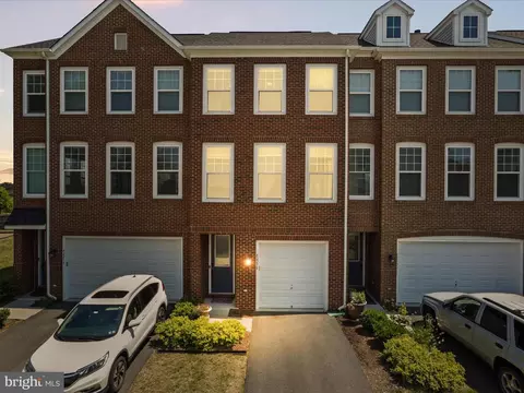 42298 Lancaster Woods Sq, Chantilly, VA 20152