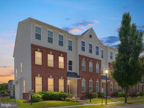19440 Promenade Dr, Leesburg, VA 20176