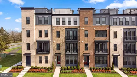 43350 Farringdon Sq, Broadlands, VA 20148