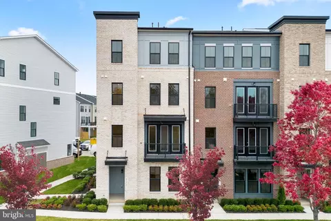 43314 Farringdon Sq, Broadlands, VA 20148