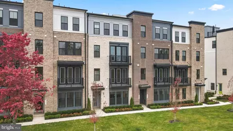 43322 Farringdon Sq, Broadlands, VA 20148