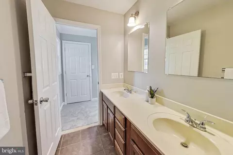 303 E Gordon St, Sterling, VA 20164 photo 18