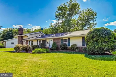 303 E Gordon St, Sterling, VA 20164 photo 2