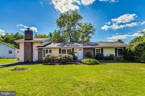 303 E Gordon St, Sterling, VA 20164