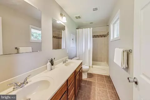 303 E Gordon St, Sterling, VA 20164 photo 17