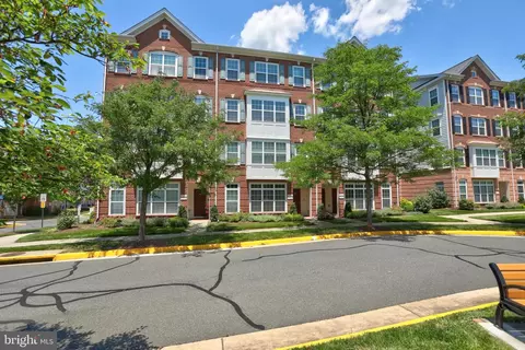 19243 Winmeade Dr, Leesburg, VA 20176