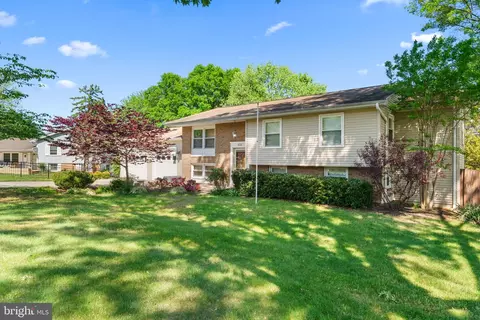 304 S Collier Ct, Sterling, VA 20164