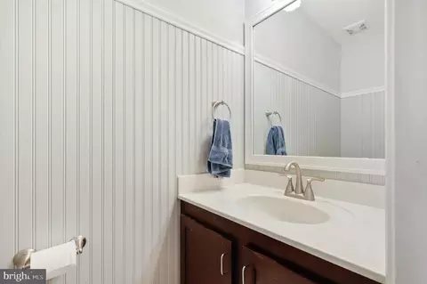 Bath - 17558 Deavers Ct, Hamilton, VA 20158 photo 1 of 4