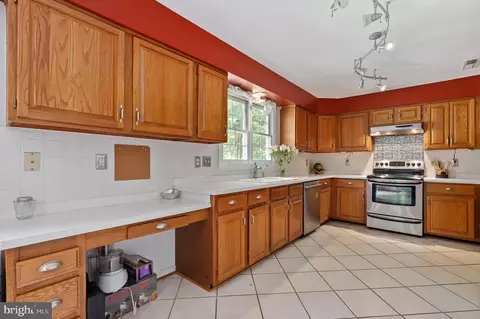 Kitchen - 17558 Deavers Ct, Hamilton, VA 20158 photo 2 of 5