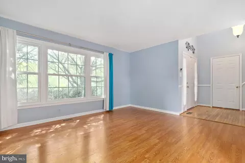 Living - 17558 Deavers Ct, Hamilton, VA 20158 photo 4 of 4