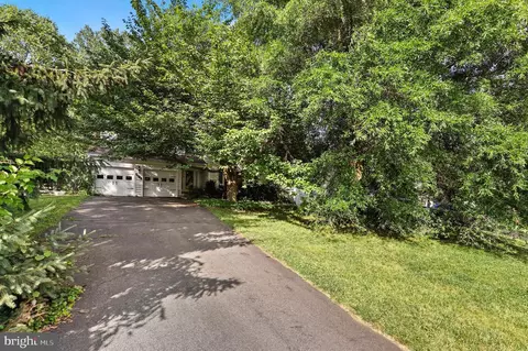Exterior - 17558 Deavers Ct, Hamilton, VA 20158 photo 2 of 4